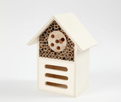 https://www.cchobby.nl/insecten-en-vlinder-hotel-h-18-cm-d-9-cm-b-14-cm-1-stuk
