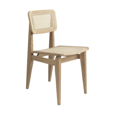 Gubi C-Chair French Cane eetkamerstoel geolied eikenhout Gubi C-Chair French Cane eetkamerstoel geolied eikenhout