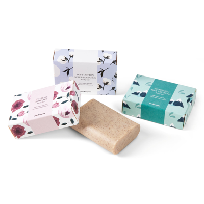 Cadeauset met gepersonaliseerd gastenhanddoekje en 3 zepen