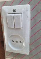 Partij van 14 stuks opbouw serieschakelaar met wandcontactdoos kema keur - thumbnail