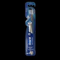 Oral B Pro-Expert cross action tandenborstel clean medium 1 Stuks - thumbnail