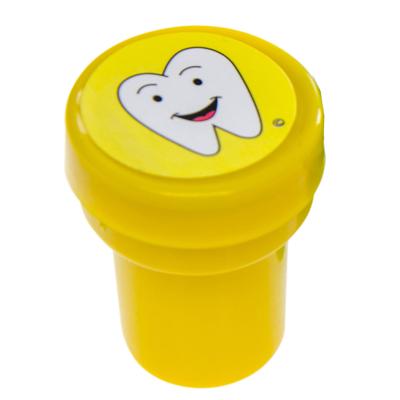 LG-Imports stempel tand 3,5 x 3 cm geel