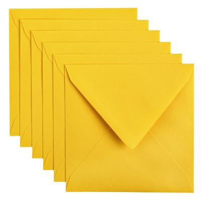 Envelop Papicolor 140x140mm dottergeel pak à 6 stuks Envelop Papicolor 140x140mm dottergeel pak à 6 stuks