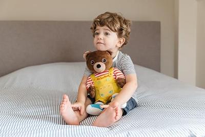 Sprekende muzikale knuffel - Zigeunerspeelgoed - Kleine bruine beer - Verhalenverteller - 28 cm - Bruin Geel Rood