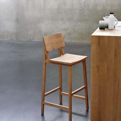 Ethnicraft Barstoel 'N4' Gevernist Eikenhout, kleur Naturel (zithoogte 81cm)