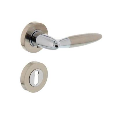Deurkruk Elen op rond rozet 7mm nokken met sleutelgat plaatjes chroom/nikkel mat Deurkruk Elen op rond rozet 7mm nokken met sleutelgat plaatjes chroom/nikkel mat