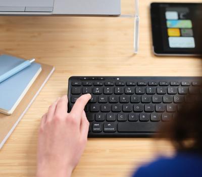 Draadloos toetsenbord Trust 25059 Zwart Qwerty Spaans - thumbnail