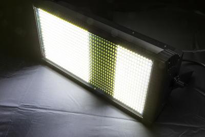 Beamz Pro BS1000 LED stroboscoop en blinder