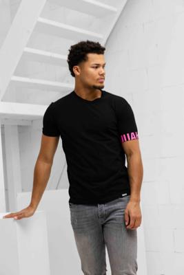Dsquared2 D9M3S5770 T-Shirt Heren Zwart/Roze - Maat L - Kleur: ZwartRoze | Soccerfanshop Dsquared2 D9M3S5770 T-Shirt Heren Zwart/Roze - Maat L - Kleur: ZwartRoze | Soccerfanshop