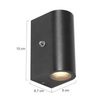 Buitenlamp vierkant &apos;Jake&apos; met lichtsensor 2x gu10 15 cm - thumbnail