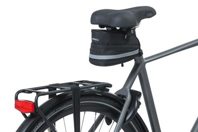 Basil mada zadeltas - compact, zwart, 1l, klittenband, fietsaccessoire