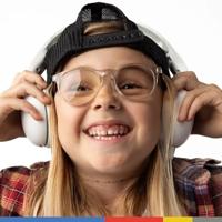 Skullcandy Grom bekabelde over-ear koptelefoon voor kinderen, volumebegrenzing, gedeelde audiopoort, microfoon, compatibel met Bluetooth-apparaten en computers – Wit - thumbnail