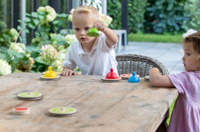 Indoor curling spel gemaakt van hout