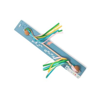 BS Toys houten draaistok met lint BS Toys houten draaistok met lint