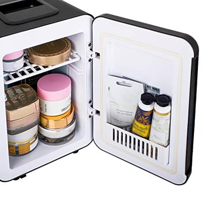 Minikoelkast van Adler AD 8084