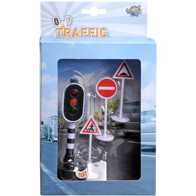 Verkeerslicht met 3 verkeersborden