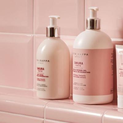 Acca Kappa Sakura Tokyo Soothing & Invigorating Milk 300ml Acca Kappa Sakura Tokyo Soothing & Invigorating Milk 300ml