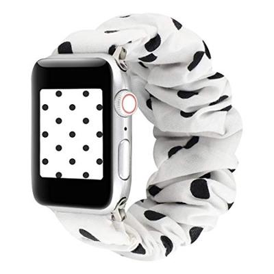 Elastisch scrunchie nylon bandje - Zwarte stippen - Geschikt voor Apple Watch 44mm / 45mm / 46mm / 49mm Elastisch scrunchie nylon bandje - Zwarte stippen - Geschikt voor Apple Watch 44mm / 45mm / 46mm / 49mm