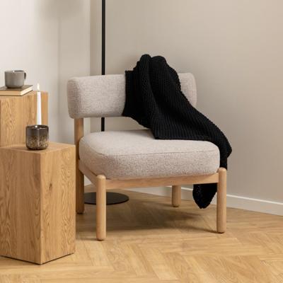 Bendt Fauteuil 'Conni', Eikenhout en bouclé, kleur Beige Bendt Fauteuil 'Conni', Eikenhout en bouclé, kleur Beige