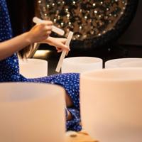 Meinl CSBM12F3 Crystal Singing Bowl White-Frosted klankschaal 12 inch toon F3 - thumbnail