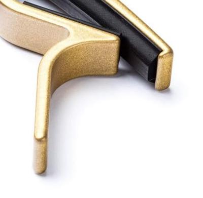 Dunlop 83CG Trigger Capo voor westerngitaar goudkleurig