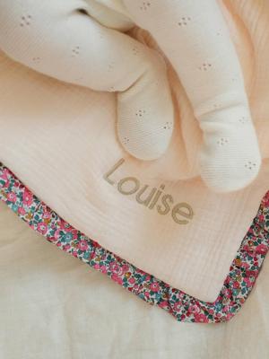 Personaliseerbare ENVIE DE FRAISE deken voor newborns van biologisch katoenen gaas lichtroze
