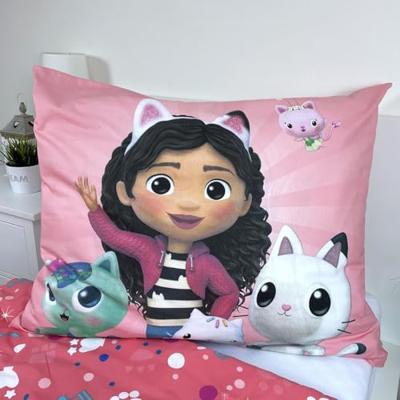 Gabby's Poppenhuis Dekbedovertrek Dollls - 140 x 200 cm - Katoen - 70 x 90 cm Gabby's Poppenhuis Dekbedovertrek Dollls - 140 x 200 cm - Katoen - 70 x 90 cm