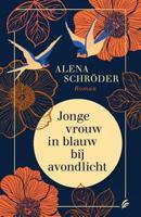Jonge vrouw in blauw bij avondlicht - thumbnail