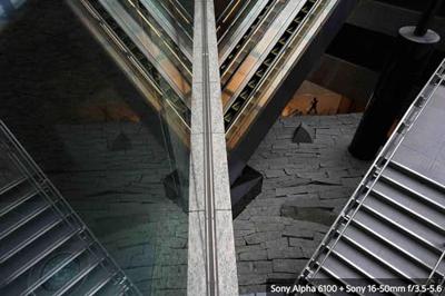 Sony alpha 6100 Digitale camera 24.2 Mpix Zwart 4K video, Bluetooth, Klapbaar display, Optische zoeker, WiFi