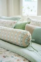 Pip Studio Pip Studio Simba Cushion - Licht groen 22x70 cm - thumbnail