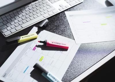 Edding markeerstift 345 geel, doos van 10 stuks Edding markeerstift 345 geel, doos van 10 stuks