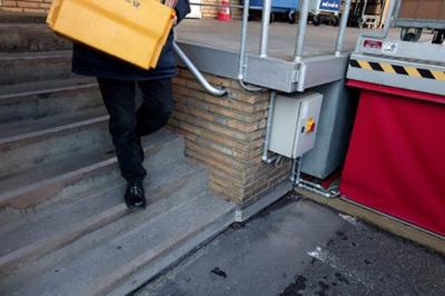 tesa 60952-00000-00 Anti-sliptape tesa Professional Transparant (l x b) 15 m x 25 mm 1 stuk(s) tesa 60952-00000-00 Anti-sliptape tesa Professional Transparant (l x b) 15 m x 25 mm 1 stuk(s)