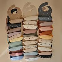 Silicone slabbetje met opvangzakje MUSHIE beige - thumbnail