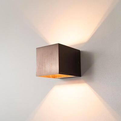 Fornax bronzo by LUSENZ - Kubusvormige up and down wandlamp met een geborstelde bronze coating