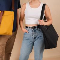 Moment Everything Tech Tote 19L - V2 - black - thumbnail