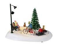 Lemax snowbiking with dad bewegend kerstdorp tafereel Vail Village 2023 - thumbnail