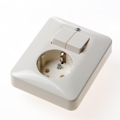 Busch-Jaeger combinatie wandcontactdoos 1-voudig met randaarde en serieschakelaar inbouw creme