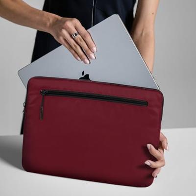 Incase Compact Flight nylon sleeve MacBook Pro 14" - Cosmic Red