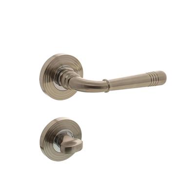 Deurkruk 1725 Emily op rond rozet 7mm nokken met WC8mm chroom nikkel mat