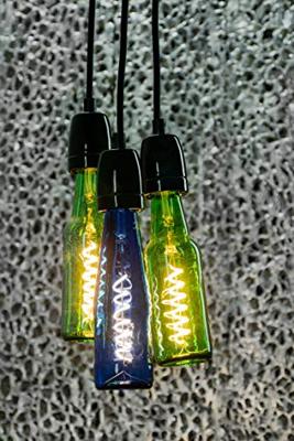 LED lamp in een blauwe bierfles en met een spiraalvormige LED gloeidraad E27 fitting