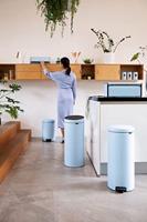 Brabantia touch bin afvalemmer 30 liter soft beige - thumbnail