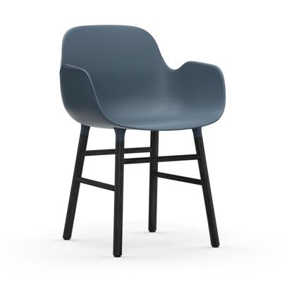 Normann Copenhagen Form armstoel Blue vierpoot zwart eikenhout Normann Copenhagen Form armstoel Blue vierpoot zwart eikenhout