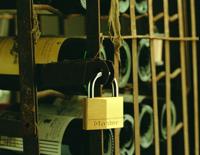 Masterlock 40mm - 22mm hardened steel shackle, 6mm diam. - double locking - 4-pin - 140EURD - thumbnail