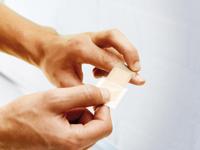 Plum pleister dispenser "quickfix elastic & water resitsant" plaster dispenser quickfi incl. 2x 45 patches - thumbnail