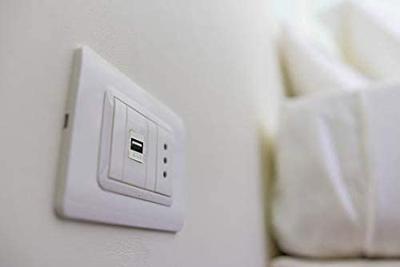 Intellinet USB 2.0 Adapter [1x 2-dradenkabel - 1x USB 2.0 bus A] Modularbuchse mit USB Typ A-Ladeport USB-Port mit 5 V / 1 A Ausgangsleistung