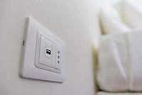 Intellinet USB 2.0 Adapter [1x 2-dradenkabel - 1x USB 2.0 bus A] Modularbuchse mit USB Typ A-Ladeport USB-Port mit 5 V / 1 A Ausgangsleistung - thumbnail