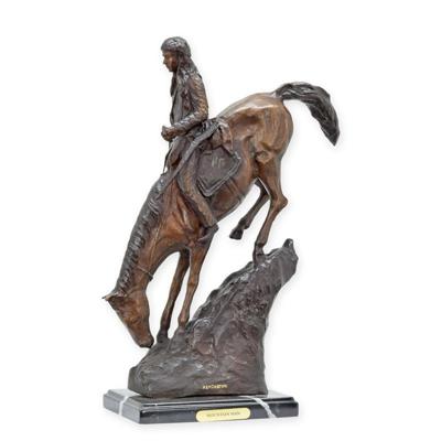 BRONZEN SCULPTUUR MET DE NAAM “MOUNTAIN MAN"