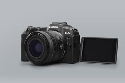 Canon 5803C013 EOS R8+RF 24-50MM F4.5-6.3 IS STM 24.2MP full-frame spiegelloze camera Tot 40 fps continu Dual Pixel CMOS AF II 4K tot 60p Vari-hoek scherm Bluetooth&WiFi Zwart volledige grootte