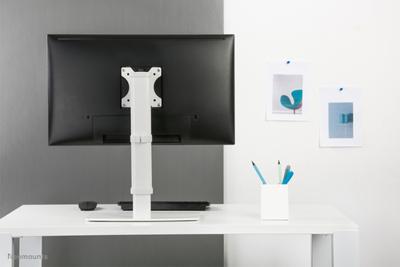 Neomounts FPMA-D890WHITE Monitorvoet Aantal monteerbare displays: 1 Display(s) 25,4 cm (10) - 76,2 cm (30) Wit Kantelbaar, Zwenkbaar