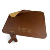 Leren placemat met naam of tekst - Bruine gravure - met sluiting - thumbnail